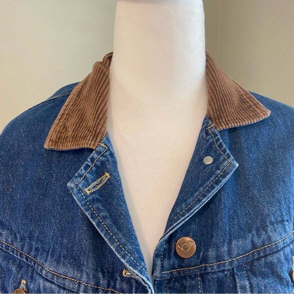 Willow Bend Jean Jacket Denim Jacket with Cabin Scene
Size Medium - Picture 4 of 11